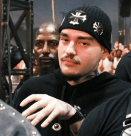 Twizz Side eye